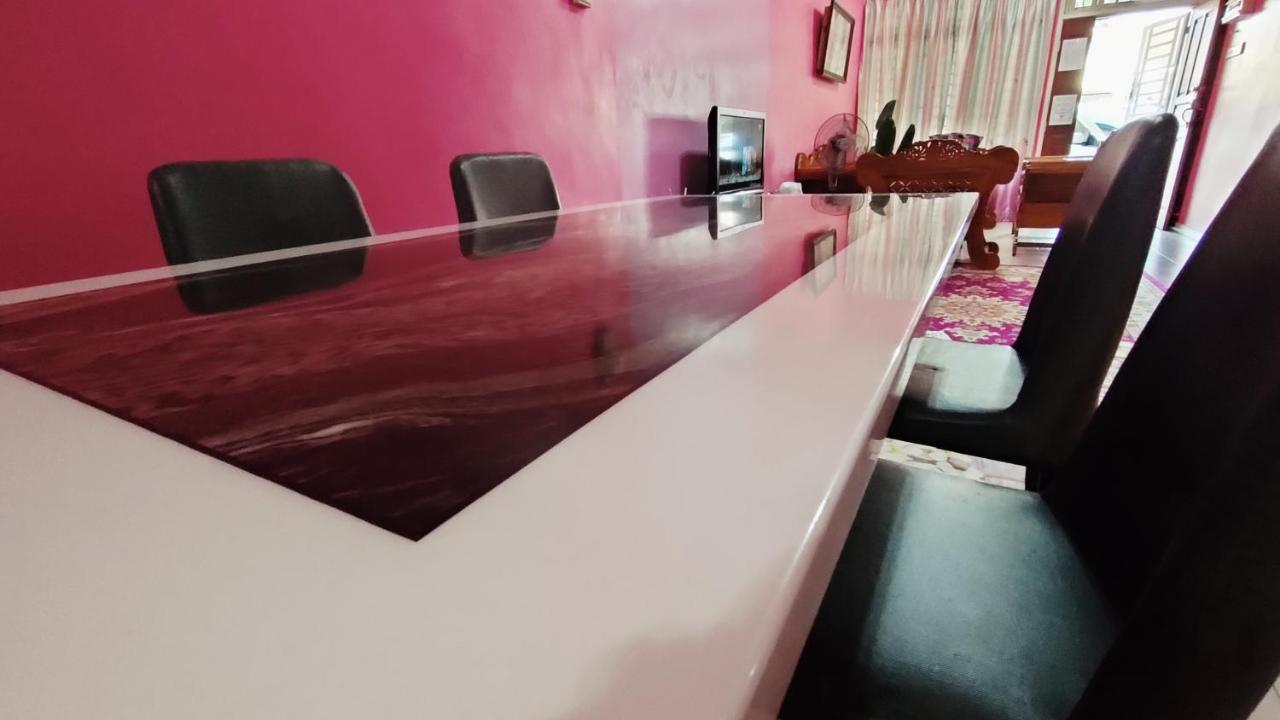 Zulaikha'S Homestay Ulu Tiram Johor Bahru Exterior photo